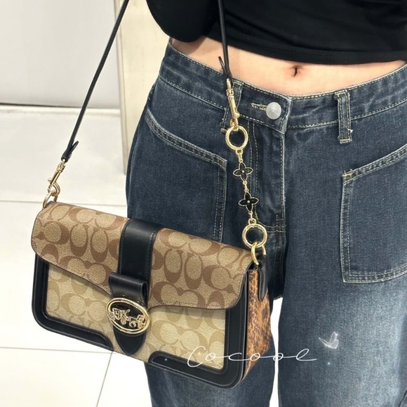 New Coach Georgie Shoulder Bag in Blocked Signature Canvas RARE Free Chain - Picture 2 of 11